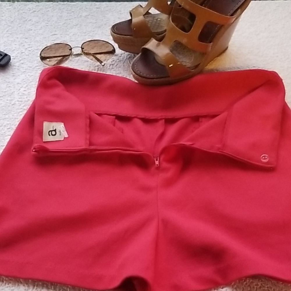 Shorts - Picture 4 of 5